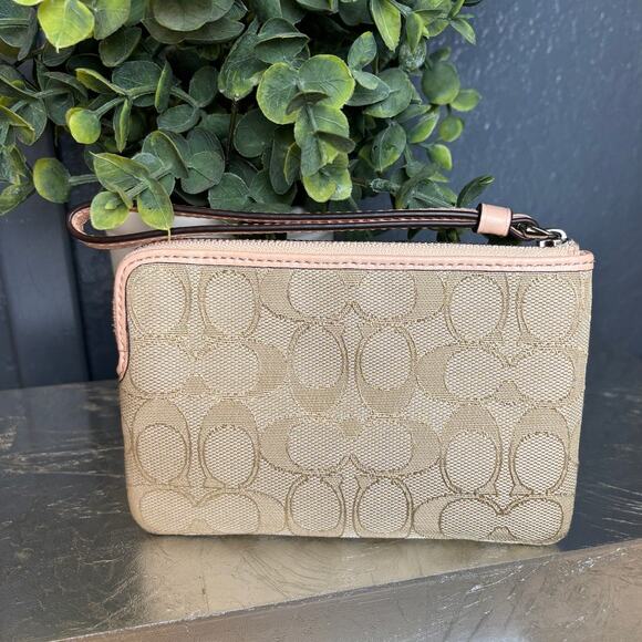 Coach Wristlet Outline Signature Logo Corner Zip Tan Khaki Light Pink - Picture 2 of 5